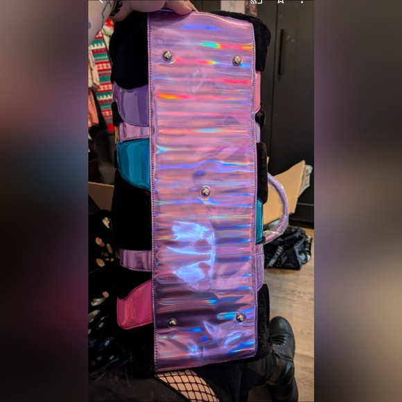 Holographic Mushroom Faux Fur Weekender (Current Mood) - Picture 6 of 7